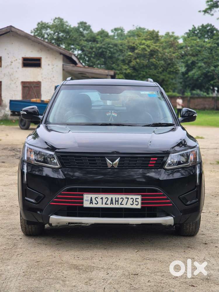 Mahindra XUV300 W8, 2023, Petrol