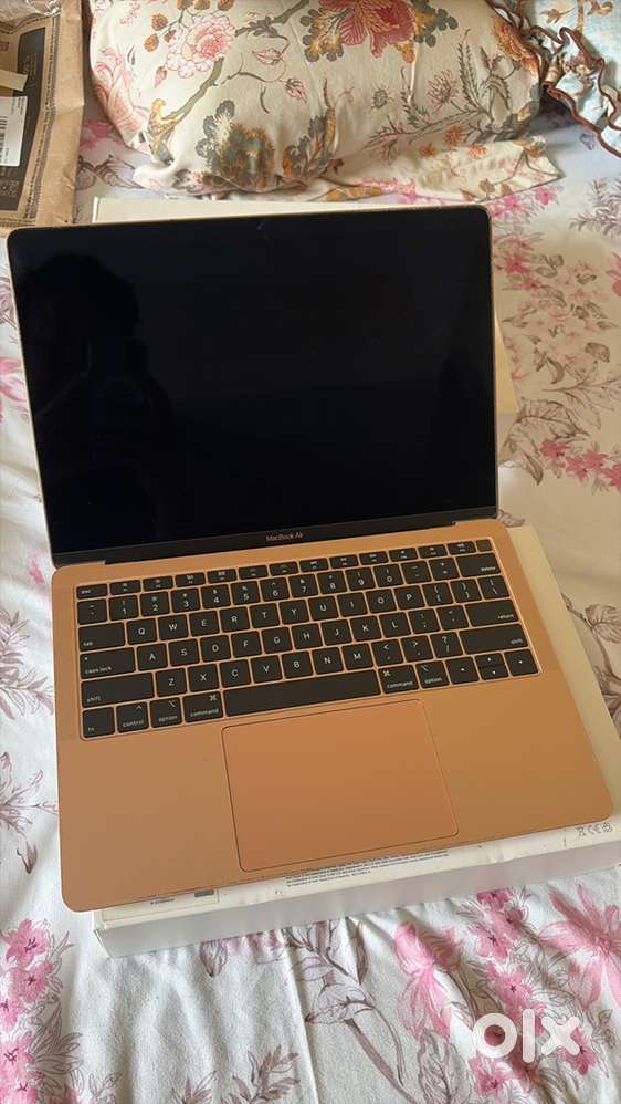 Apple macbook air 13.3 inch retina display