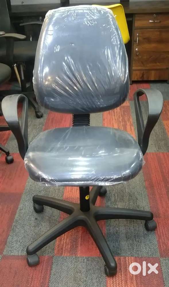 Refurbished chairs, new tables and workstations starting Rs 1800 only