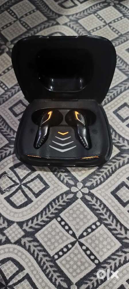 Boult UFO Bluetooth Headphones (Excellent Condition)