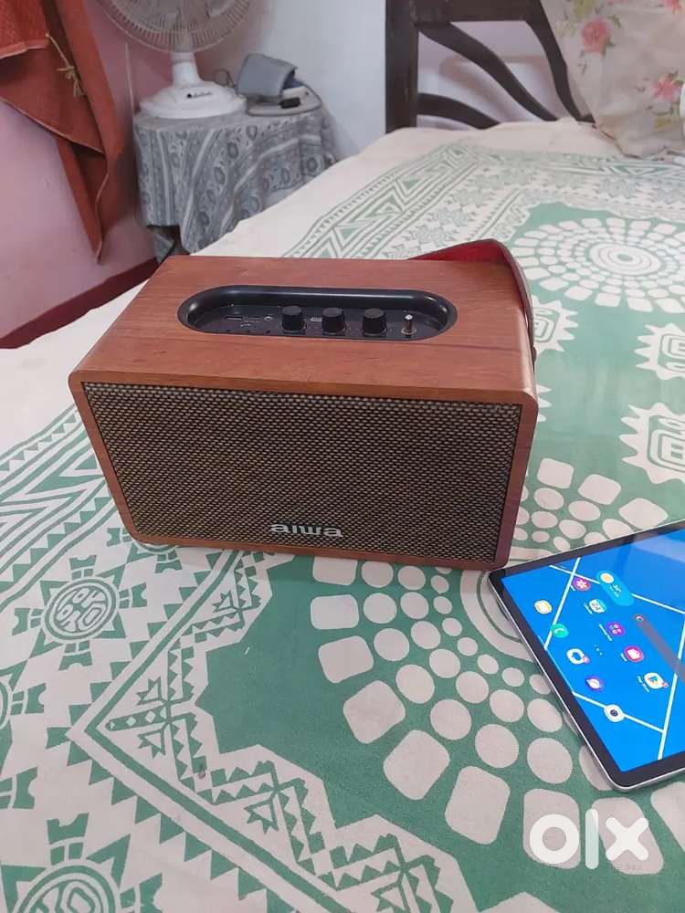 Aiwa luxury spekaer like marshall jbl from reliance digital esplaned