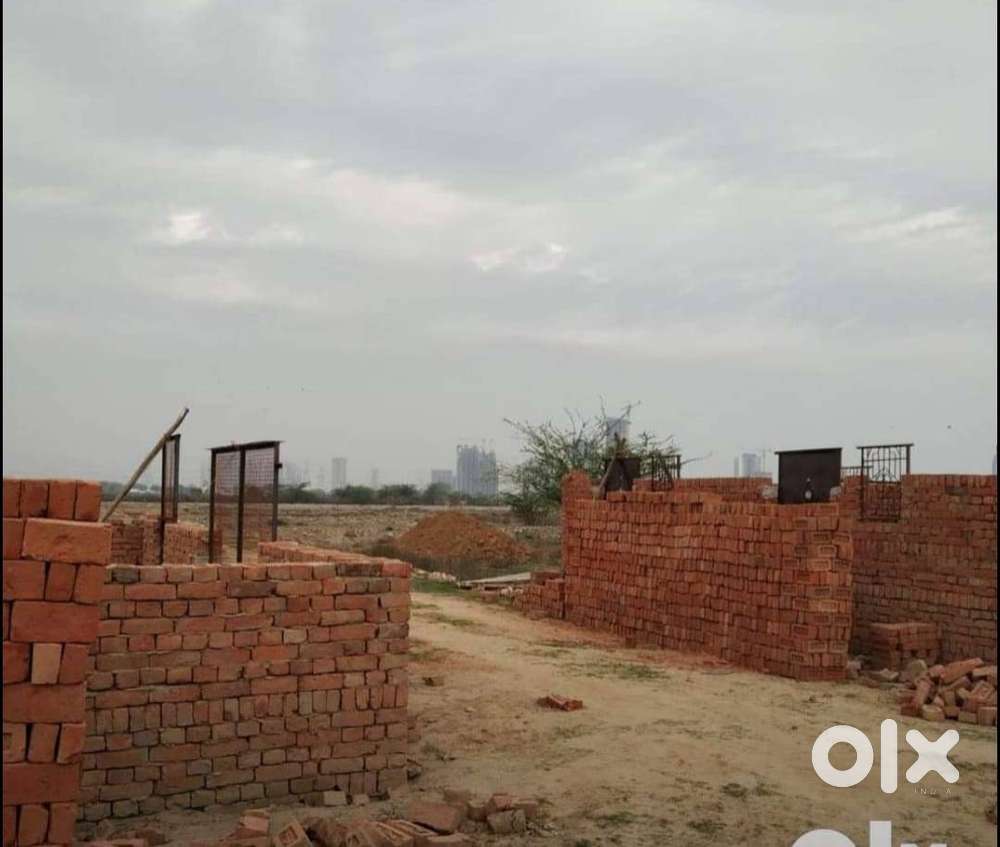 FNG हाइवे ke pas paye plot 4.5 me 150 gaj with ragiestry