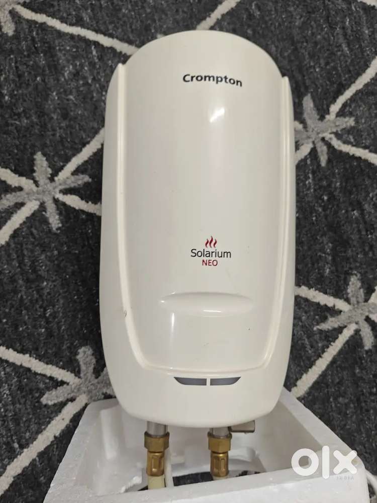 Crompton Solarium Neo 3 L Instant Water Geyser