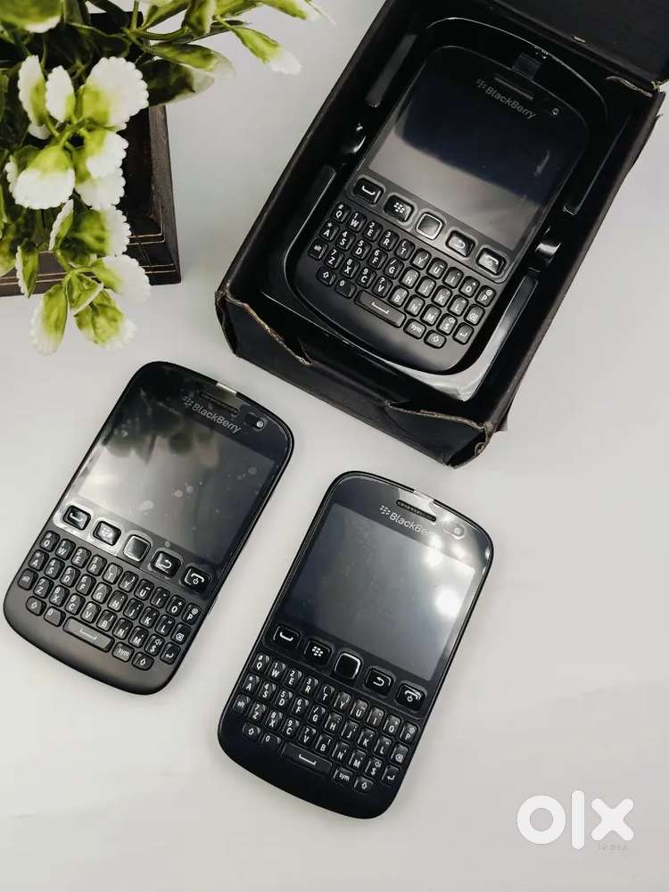 BLACKBERRY CURVE 9720 BRAND NEW DEVICE WITH GENUINE BILL AND INVOICE.