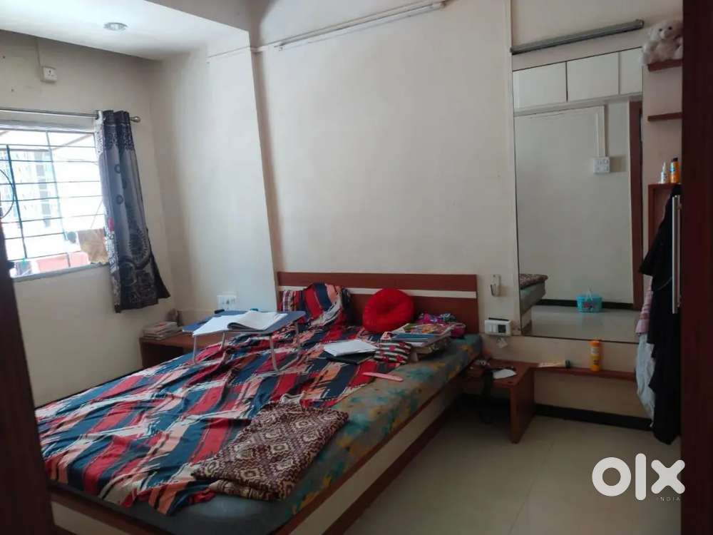 College road 2bhk fully furnished female roommate