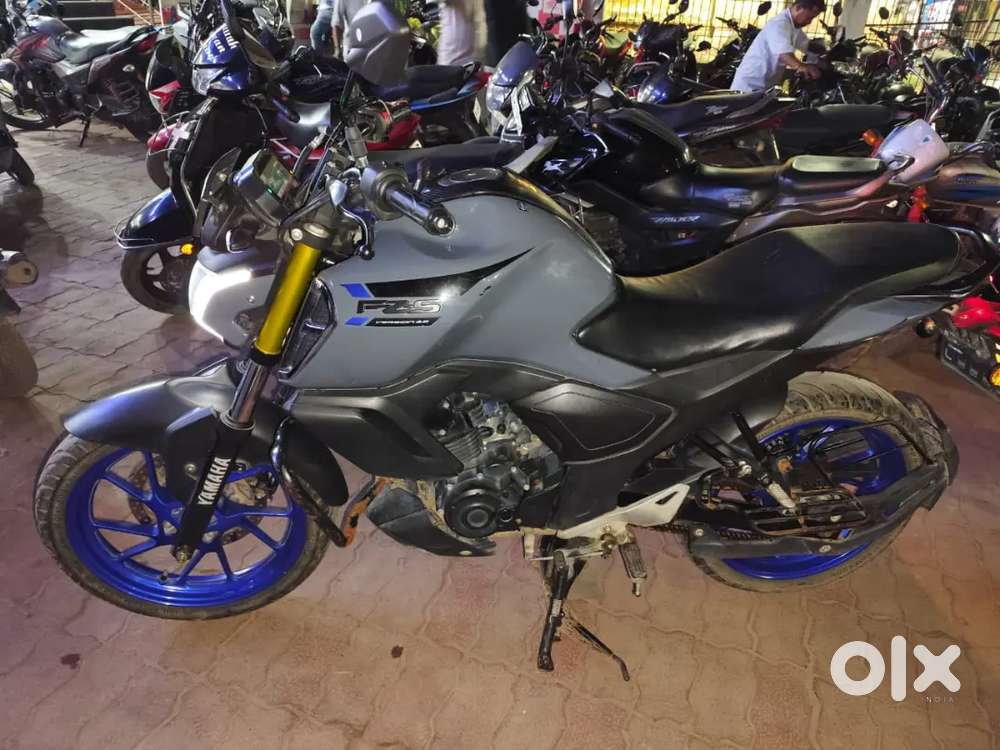 YAMAHA FZS V4