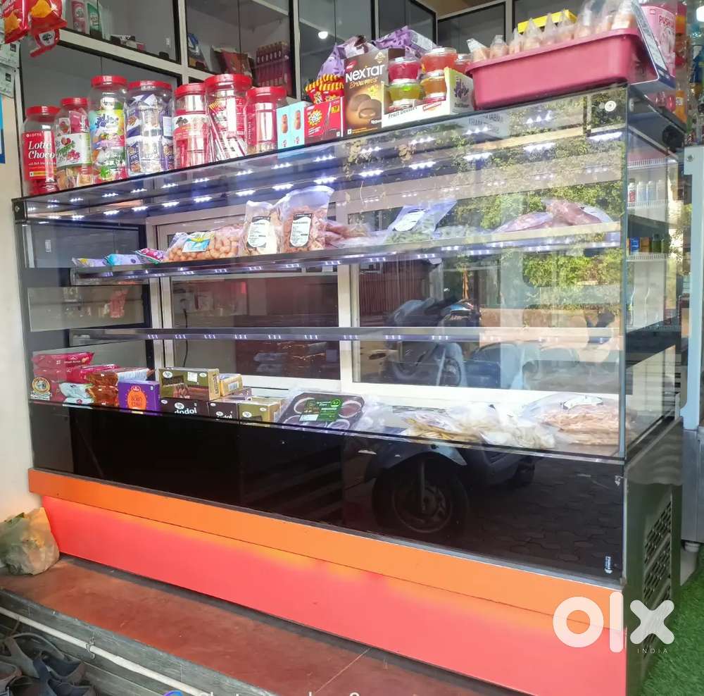 Display counter with hot and cold option