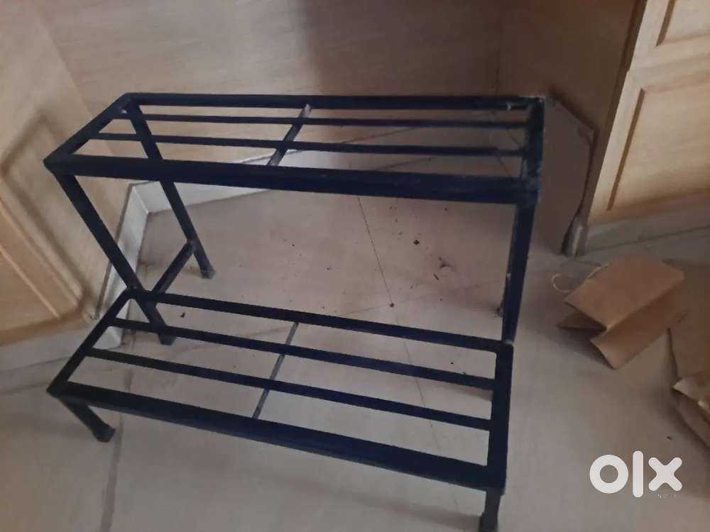 Used 2 step garden pot stand