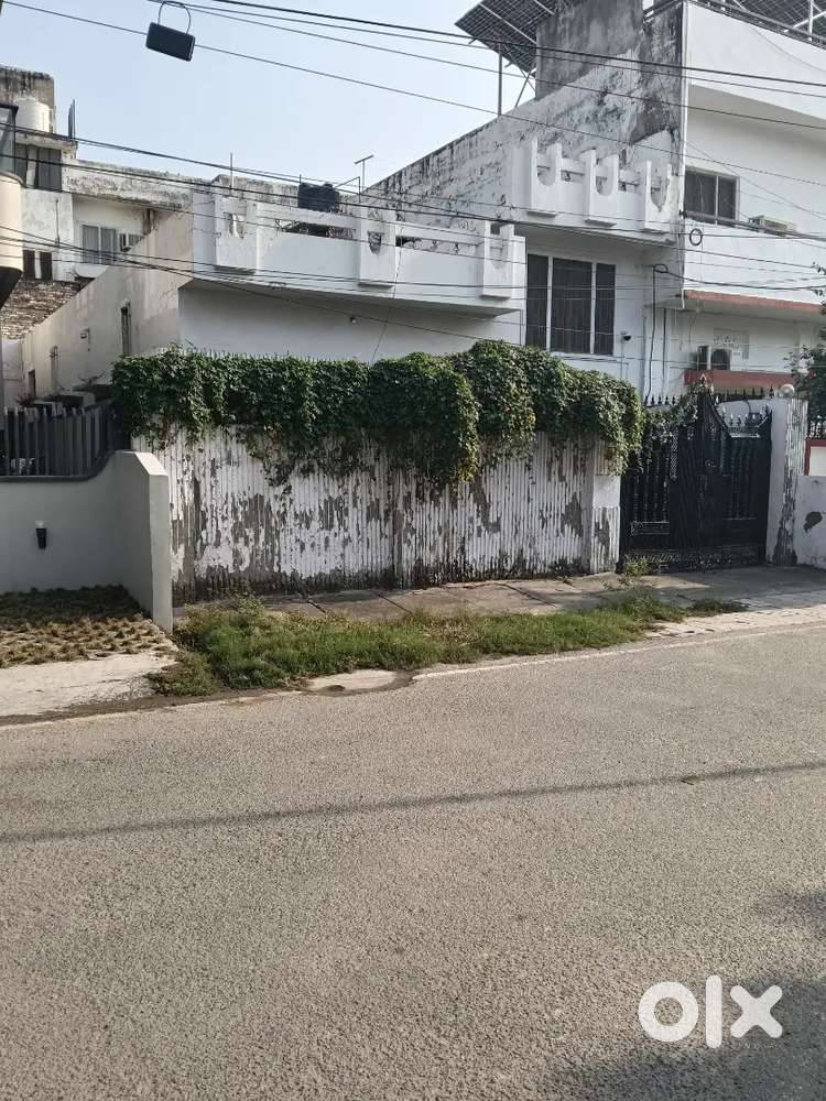 1900 sqft old house sale Mahanagar