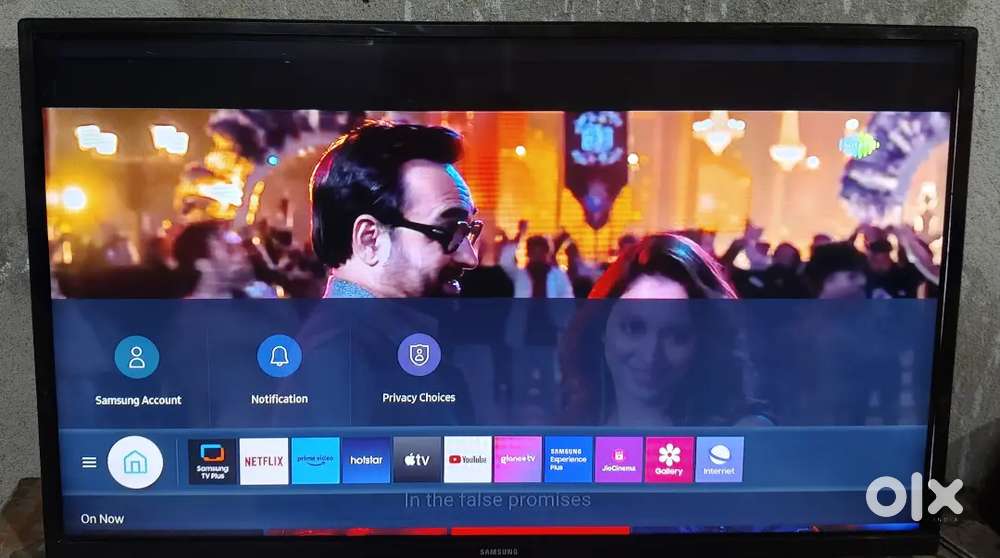 Samsung 32 inch smart LED TV