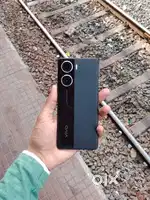 Vivo V29e 5G (8/128) Unique Artistic Red Colour