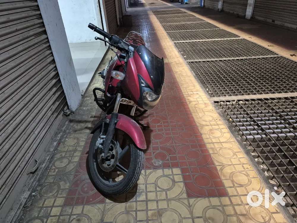 Bajaj pulsar 150 cc Red colour 2010 model
