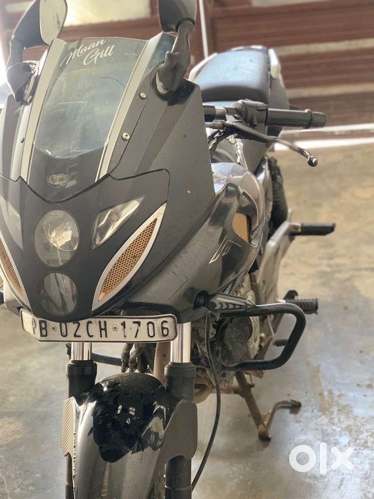 Bajaj Pulsar 220