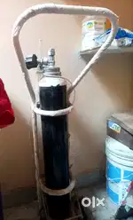 Oxygen cylinder
