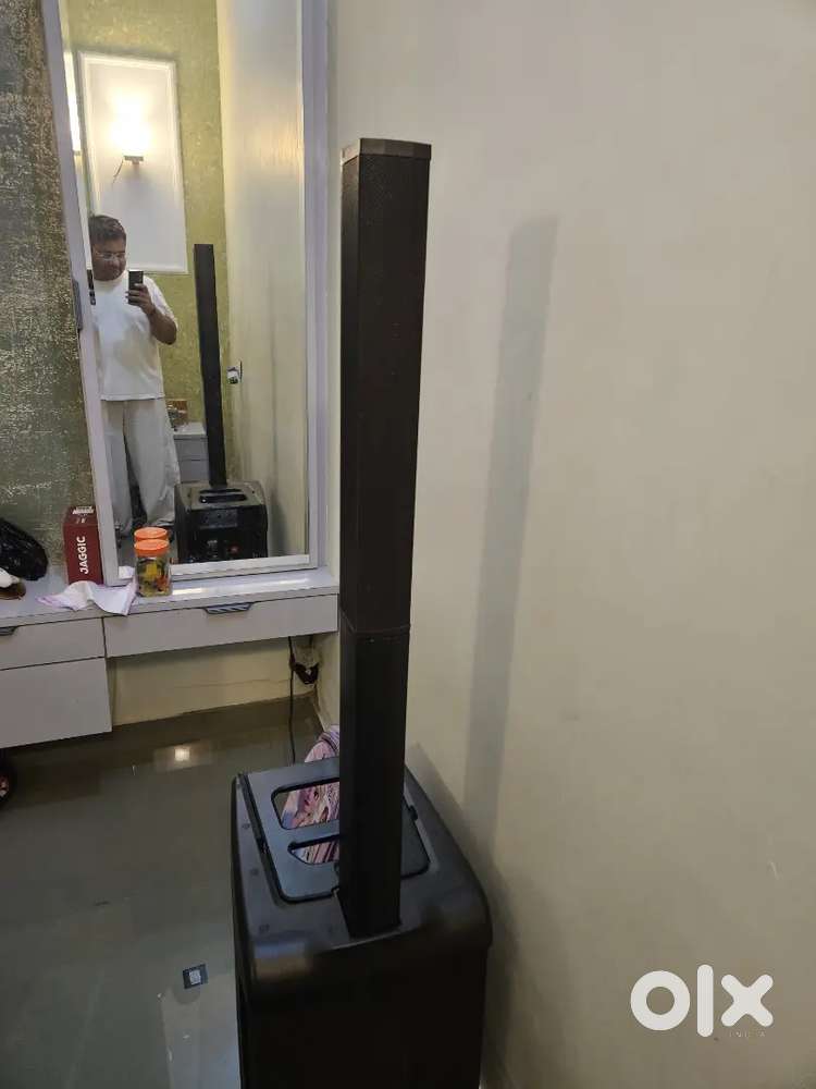 Jbl eon one party speaker . Line array speaker 3yr old