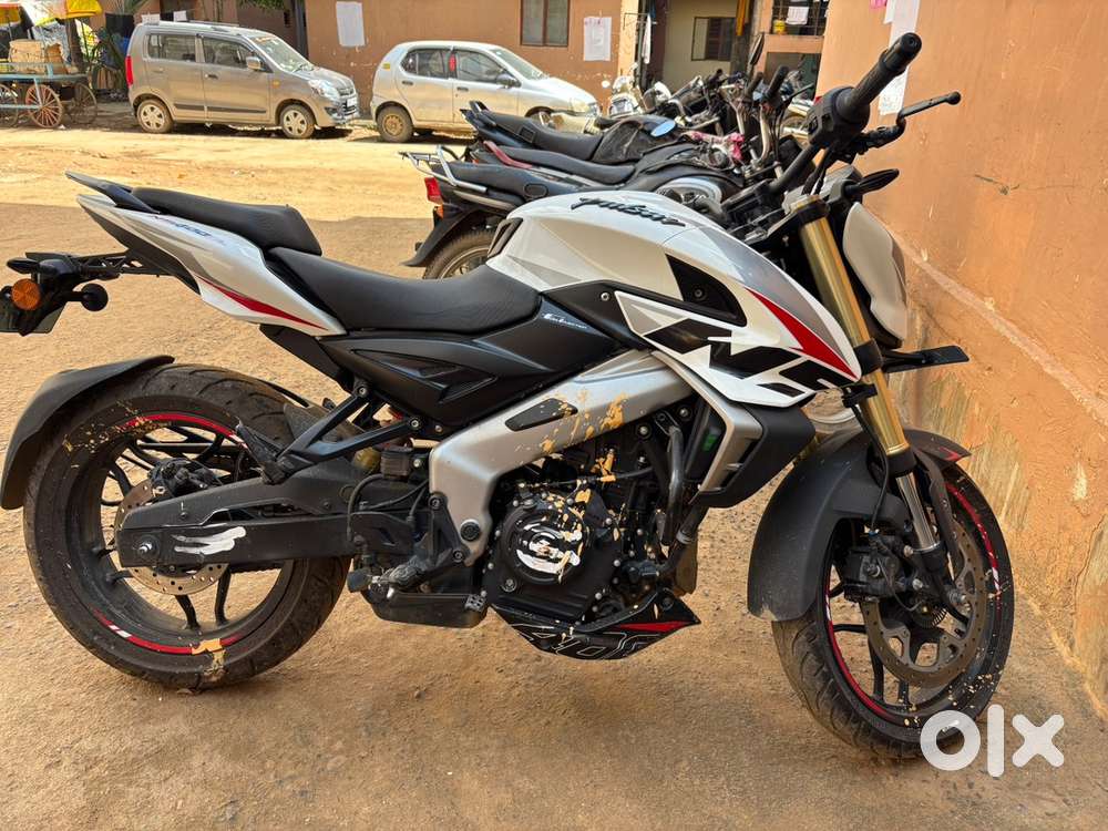 Pulsar NS 400z just 3200 km driven clean and showroom condition