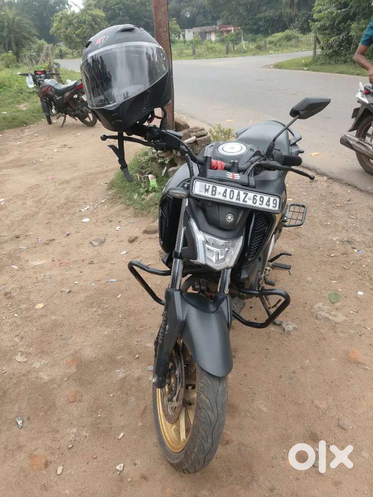 Yamaha Fzs Delux V4 1year old