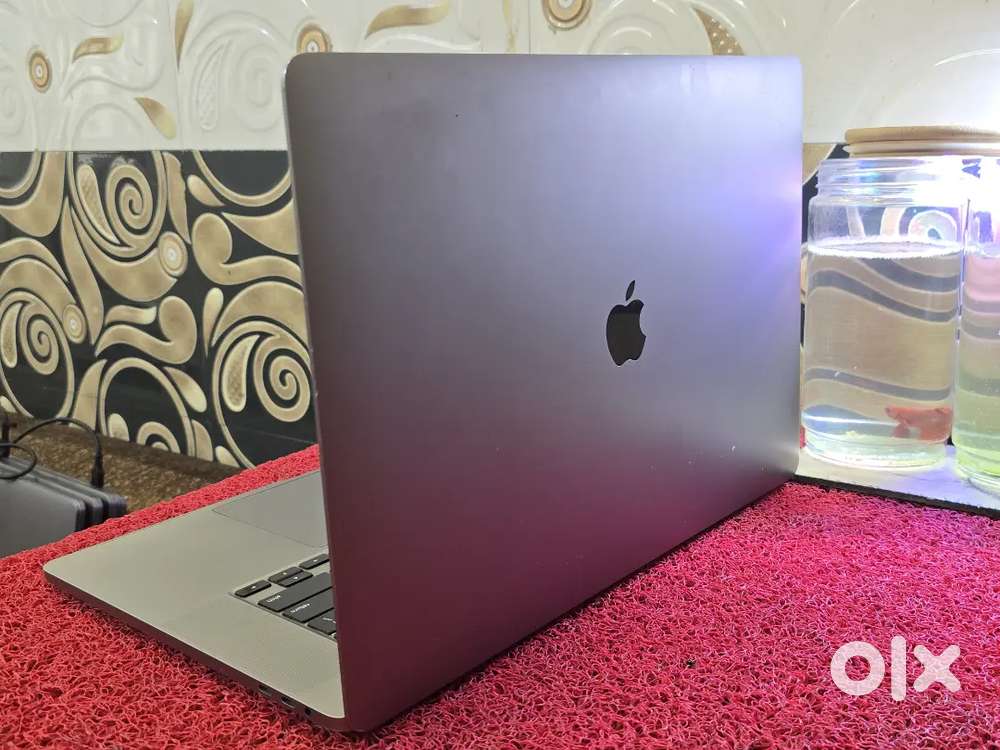 Apple Macbook Pro 2020 i7 16gb 512gb 5.5gb Graphics 16inch Retina