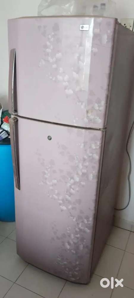 Good condition and working condition LG double door fridge