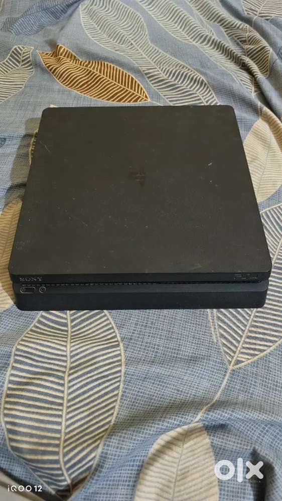 PS4 Slim 1TB with full kit