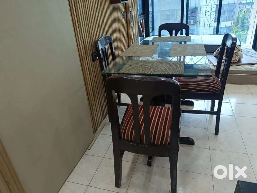 4 chairs dinning table