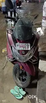 Suzuki burgman street 125 with street edition