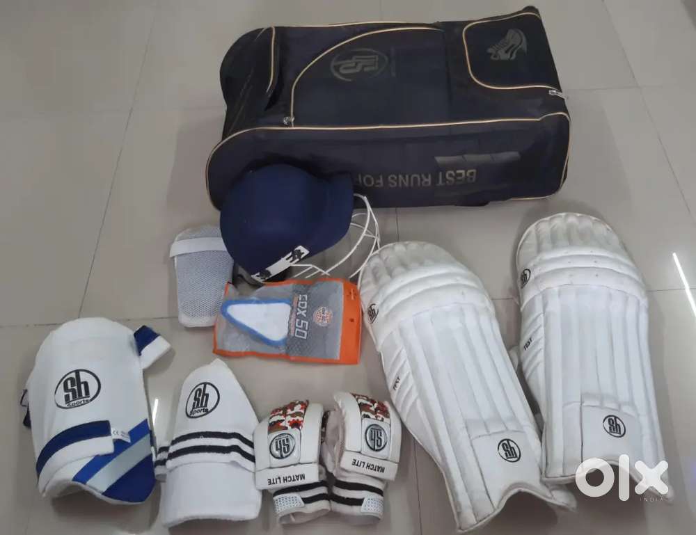 CRICKET KIT FULL SET (NO BAT) + WHEELS BAG