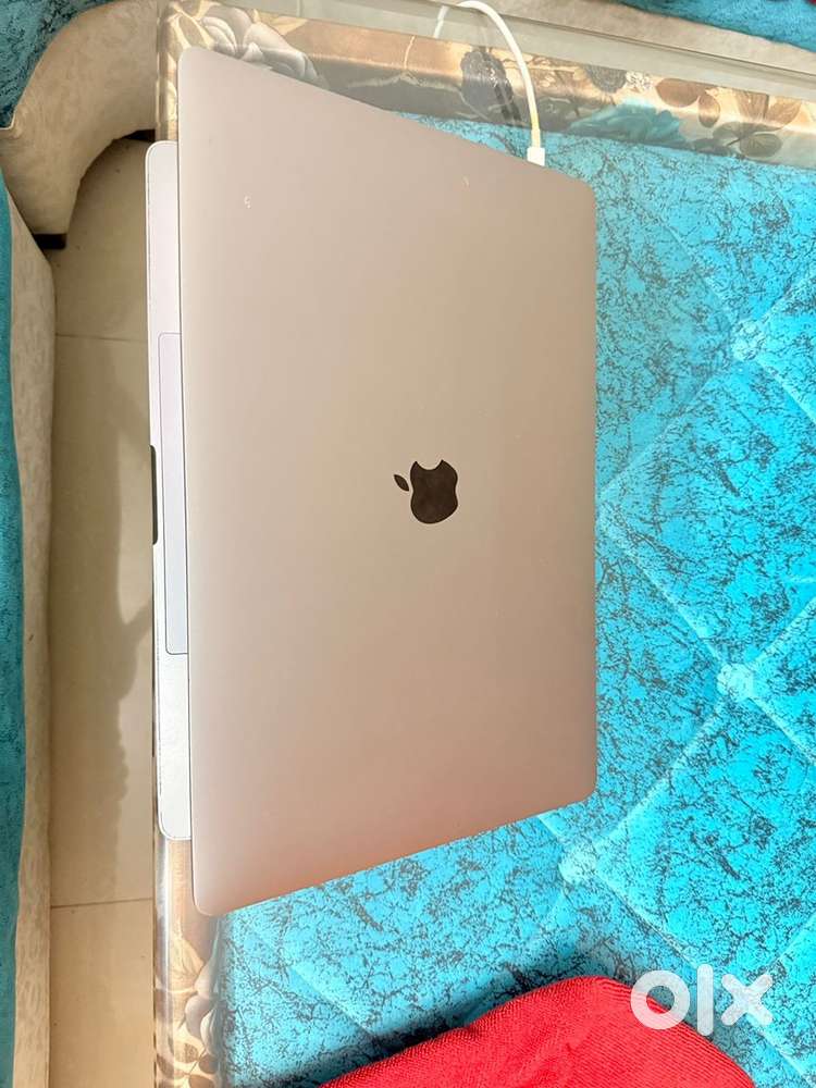 MacBook Pro 15” 16GB/512GB, Core i7