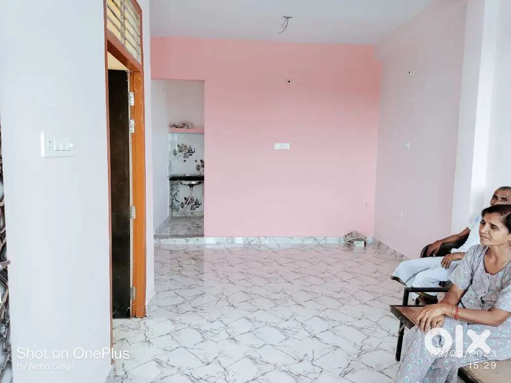 all ralwaiy service man are livig in this apparmet