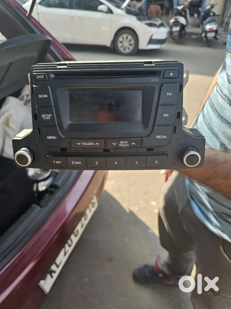 I10 grand original company fitted music system