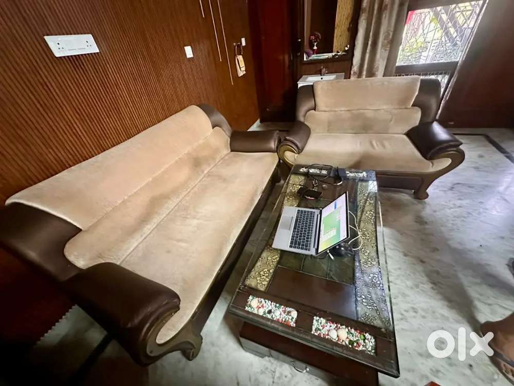 Brand new sofa set with central table for sale