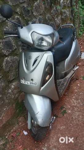 Suzuki acces 125 silver colour.