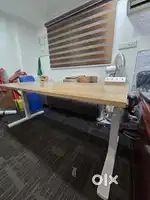 HEIGHT ADJUSTABLE TABLE