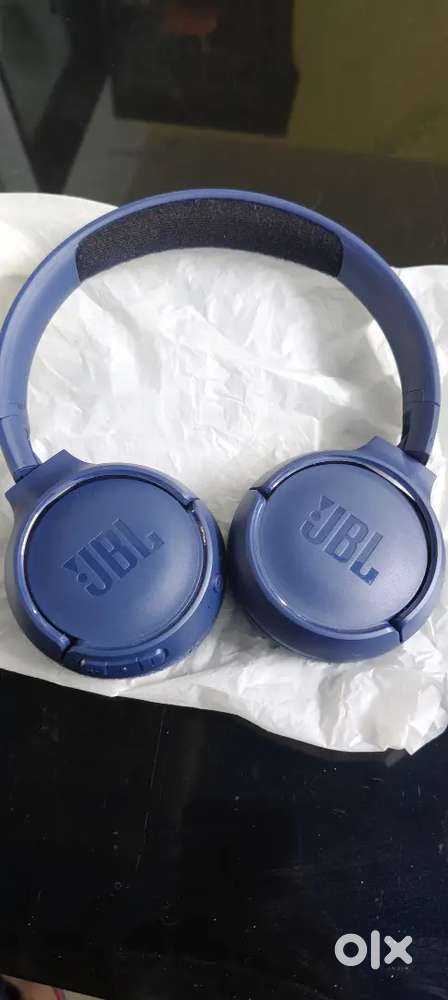 JBL ORIGINAL HEADPHONE. ONLY 3 MONTH OLD. brand new condition.