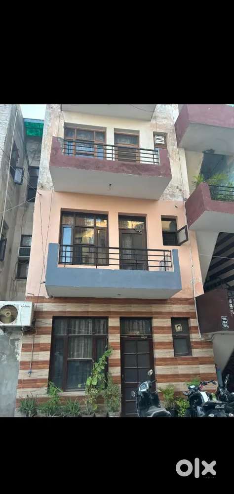 100 gaj 2bhk flat 29.90lac