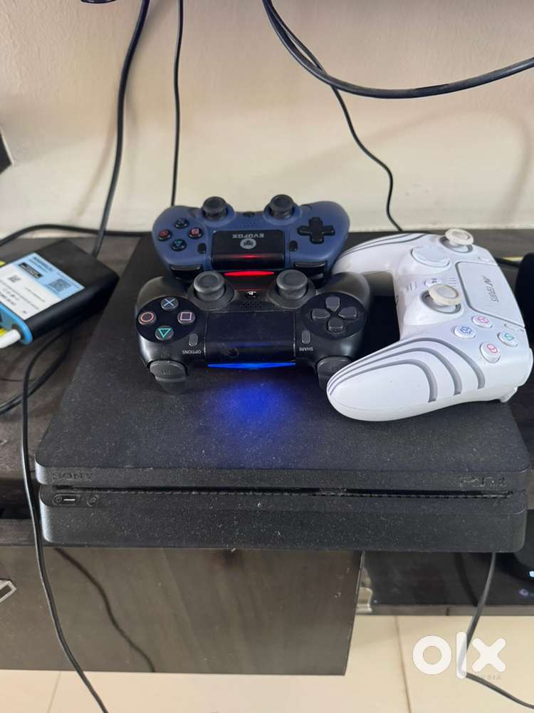 Ps 4 slim with 3 controllers with 7 games