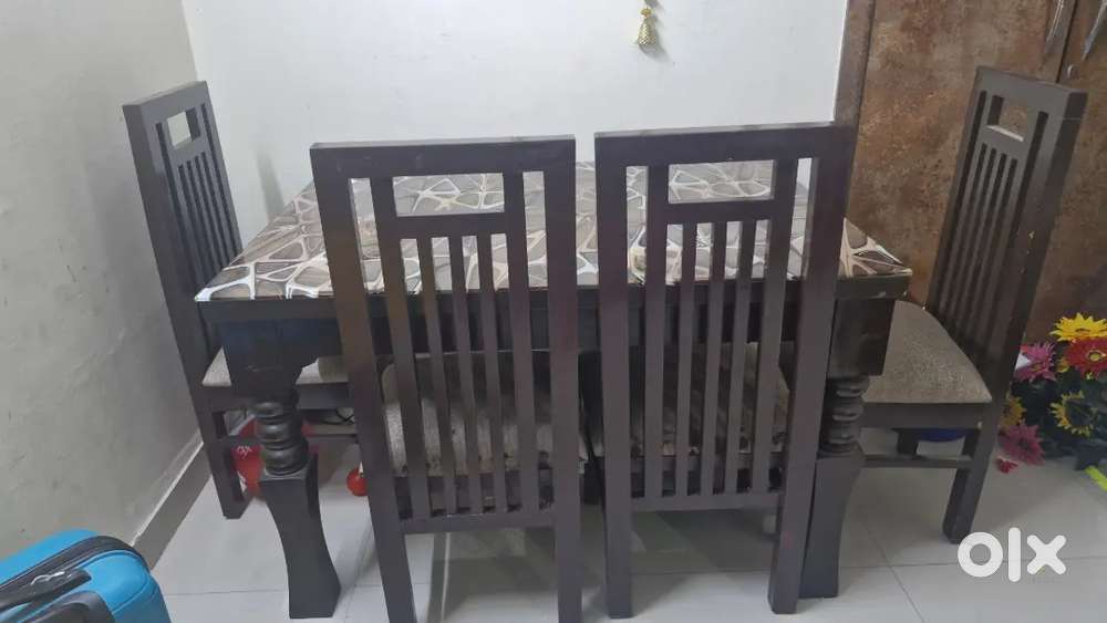 4 seater dining table