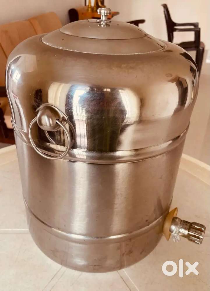 2 stainless steel thavalai and water storage container