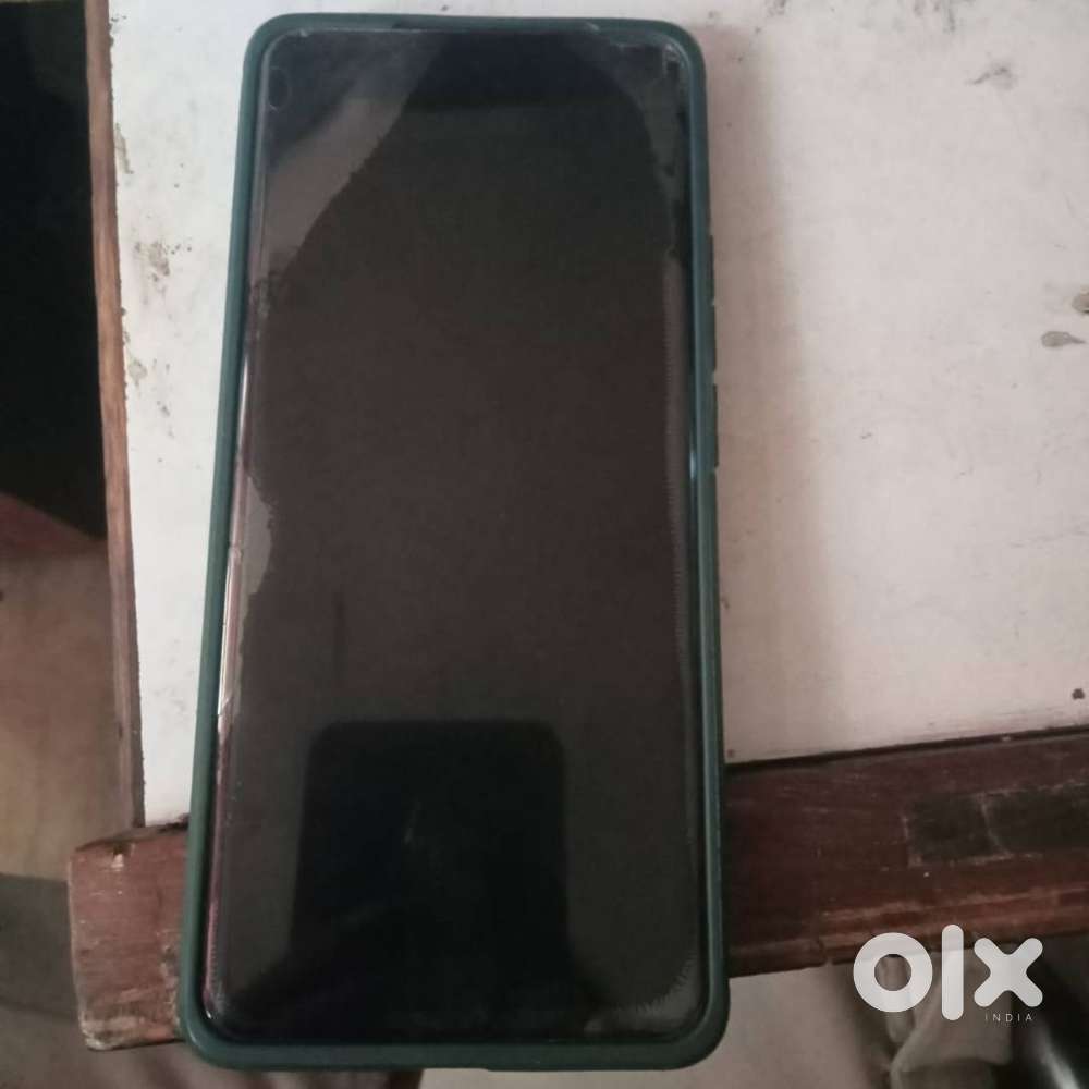 8+4 gb plus 256 gb and phone age 1.5 years