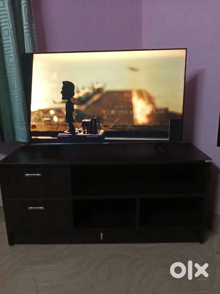 HiSense 43 ' inch Android TV + Table combo