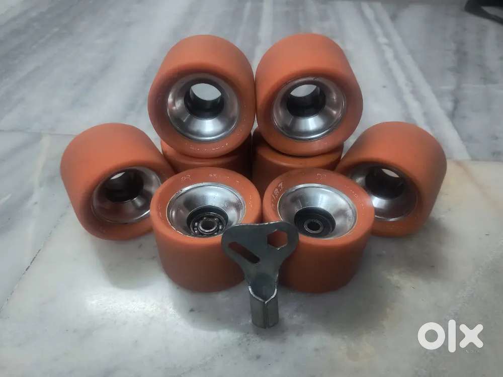 DUBZ SKATING WHEELS AND VIVA BOOTS (GREEN COLOUR)