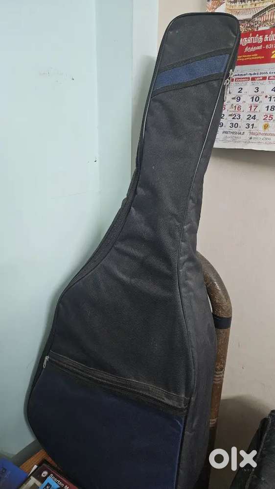 Yamaha F280 Acoustic Wooden Guitar with bag