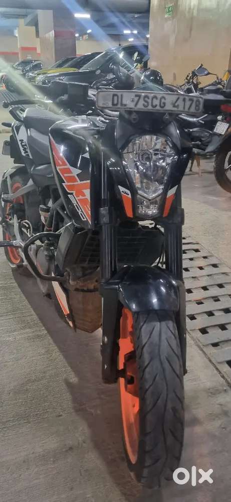 One hand, no accident, all services in showroom