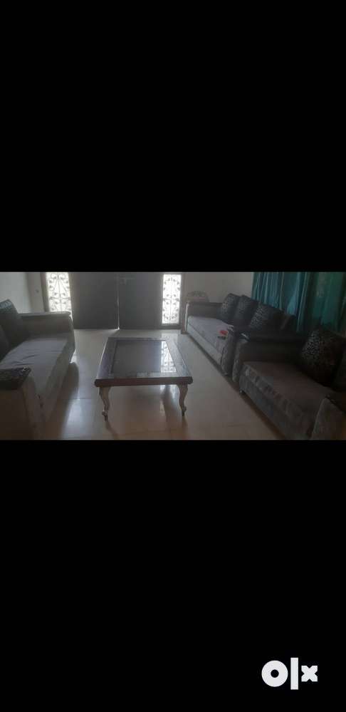 8 seater sofa set with center table