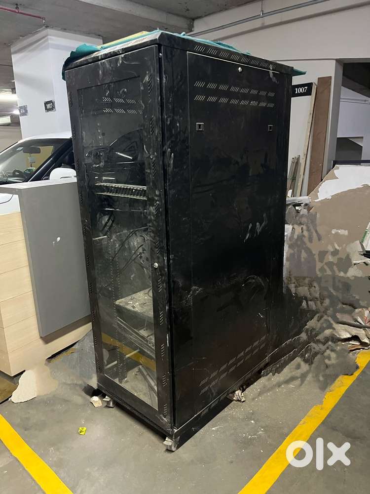 Server cabinet