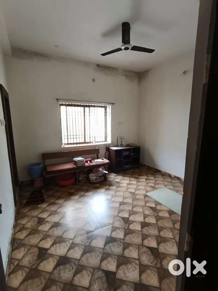 3 bedroom hall kitchen best for students/bachlor  ,