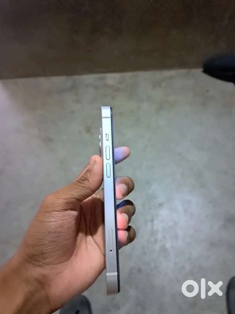 IPhone 13 battery  health 86% hai bill box charger Sab Hai