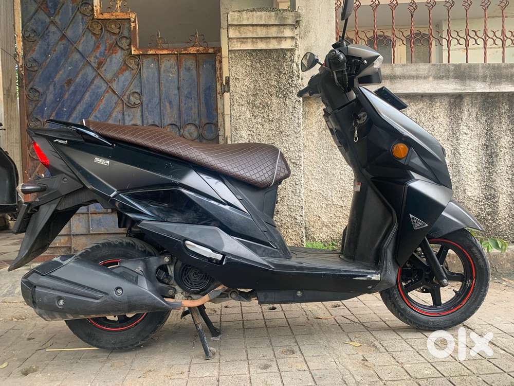 2022 model , excellent condition , suzuki Avenis