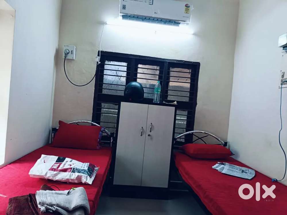 T NAGAR RAILWAY STATION NEAR MENS HOSTEL WITH FOOD WI-FI