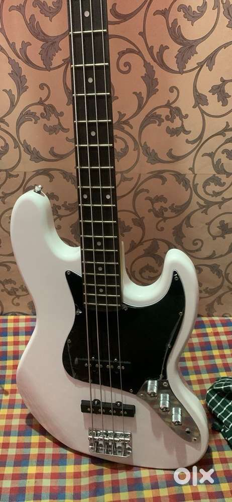 BASS GUITAR